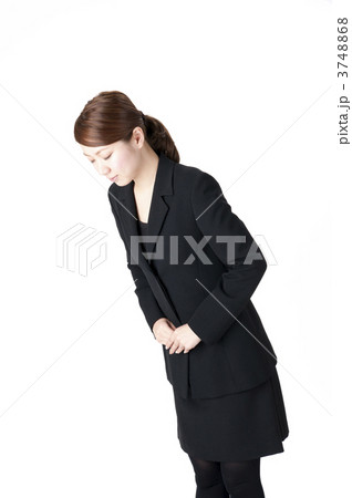 お辞儀する女性 お辞儀する女性 3748868