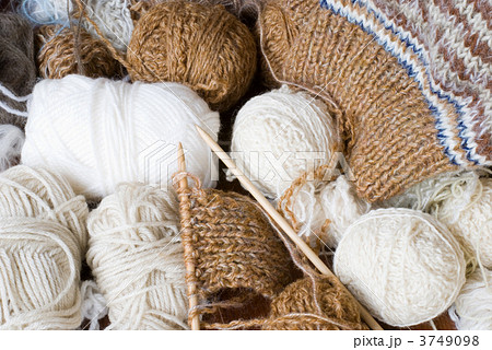 毛糸玉と編み物 3749098