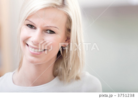 beautiful woman portrait 3751238