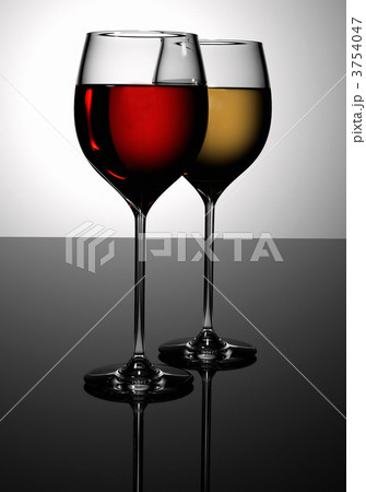 glasses of wine glasses of wine 3754047