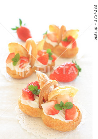 シュークリーム　苺　スイーツ 3754283