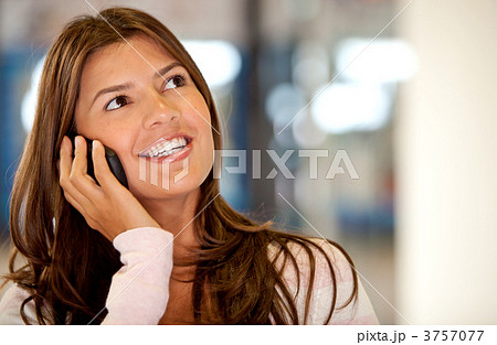 Woman talking on the phone 3757077