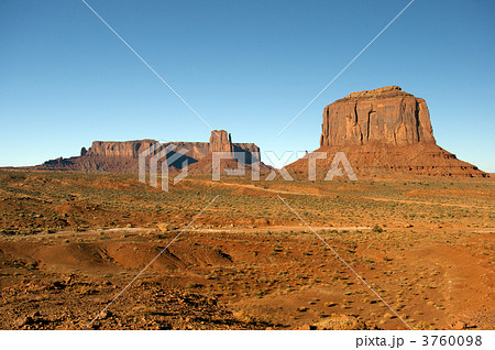 モニュメントバレー(バレードライブからの眺め） 3760098