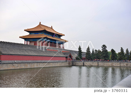故宮博物院の正門と筒子河 3760331