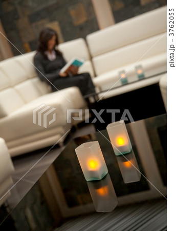 Woman reading indoors 3762055