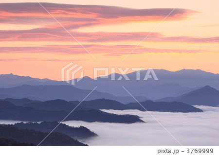 雲海紀伊山地の夜明け 3769999