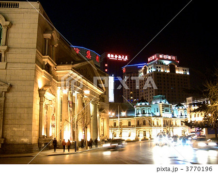 中国 大連 中山広場 大連人民文化クラブのライトアップ 中国 大連 中山広場 大連人民文化クラブのライトアップ 3770196