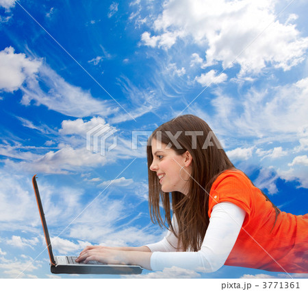 Woman with a computer Woman with a computer 3771361