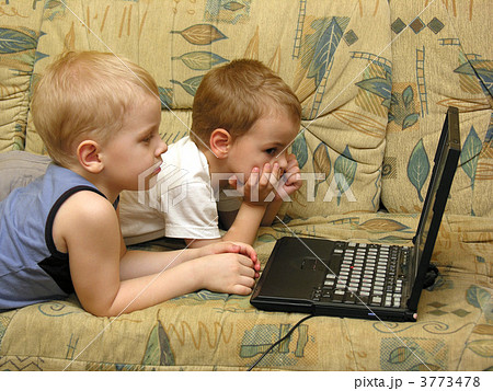 children with notebook 3773478