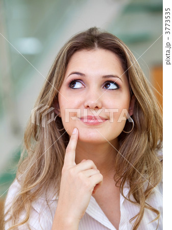 Thougthful business woman 3773535