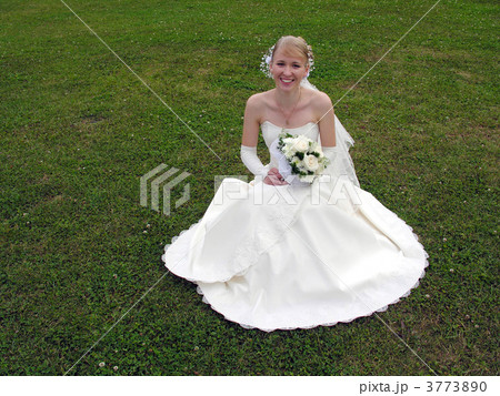 bride on grass 3773890
