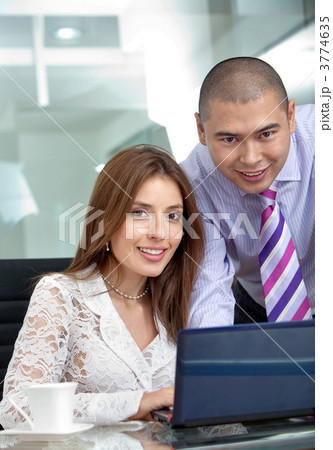 Couple on a laptop Couple on a laptop 3774635