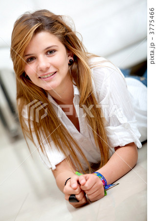 Beautiful girl smiling 3775466