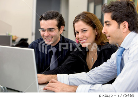 Business group with a laptop 3775469