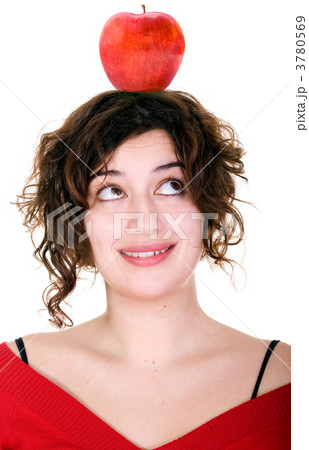 girl with an apple on her head 3780569