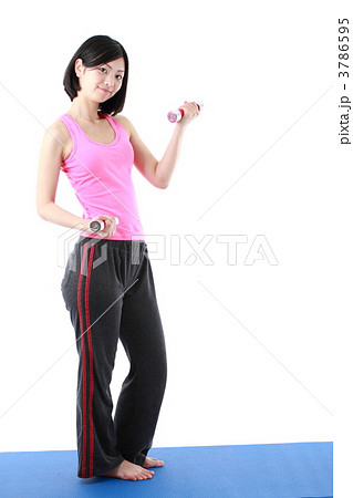 筋トレする女性 3786595