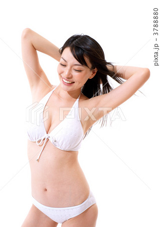 水着の若い女性 水着の若い女性 3788880