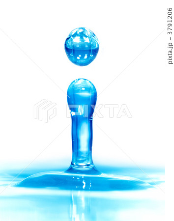 Falling drop of blue water Falling drop of blue water 3791206