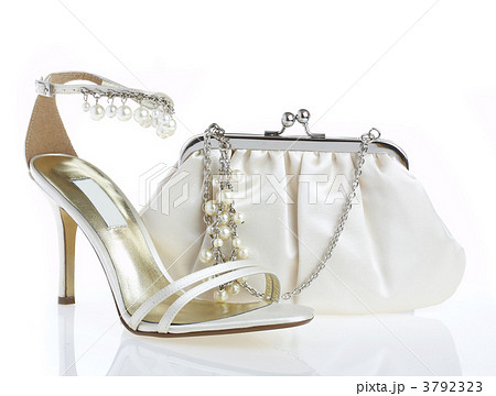 Female shoes and handbag 3792323