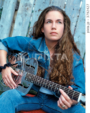 Country music singer 3792427