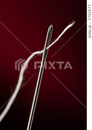 Needle with thread 3792673