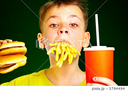child and fast food. 3794494