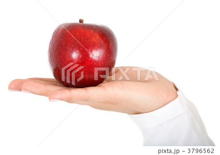 hand holding an apple hand holding an apple 3796562