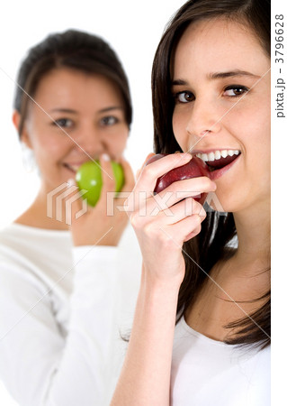 healthy girls eating apples healthy girls eating apples 3796628