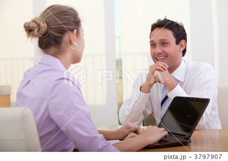 Business couple with laptop 3797907