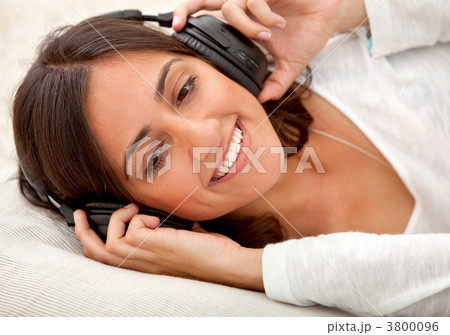 Woman with headphones 3800096