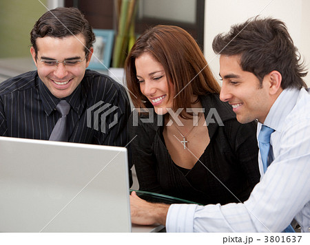 Business group on a laptop 3801637