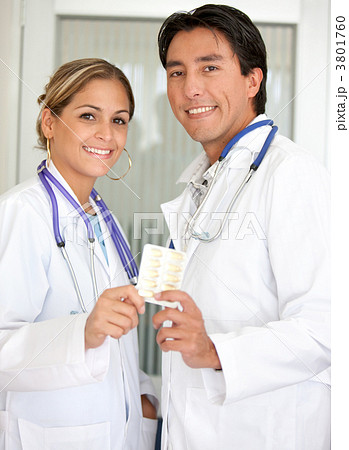 Couple of doctors with tablets 3801760