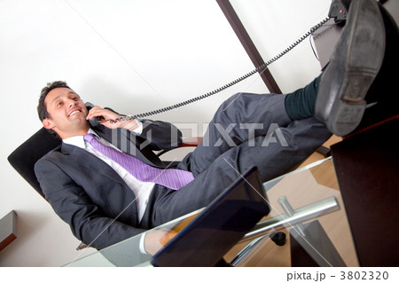 Confident business man 3802320