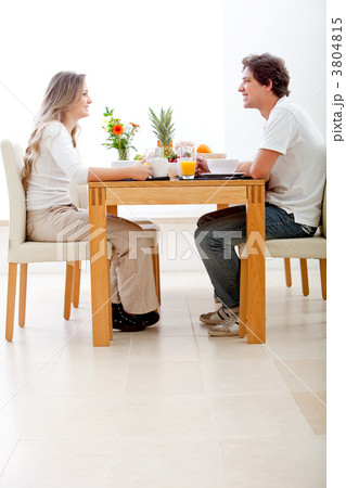 Couple having breakfast 3804815