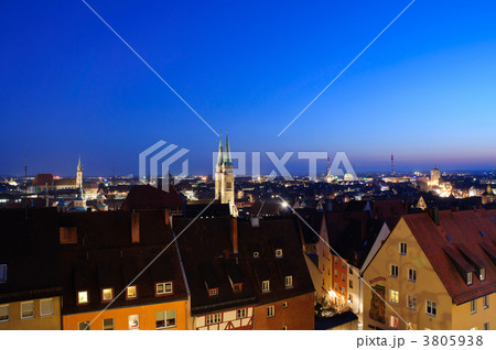 ドイツ ニュルンベルク旧市街の夜景 ドイツ ニュルンベルク旧市街の夜景 3805938