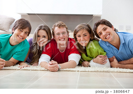 Happy friends 3806647