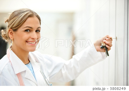 Woman doctor Woman doctor 3808249
