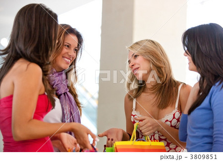 friends shopping 3809851