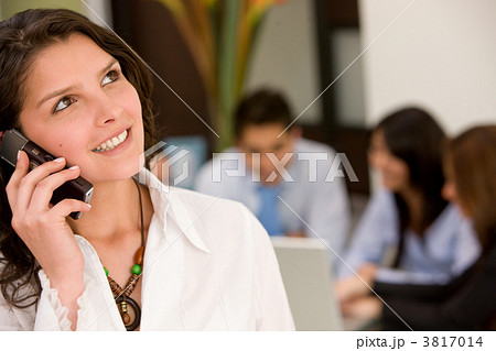 Business woman on the phone 3817014