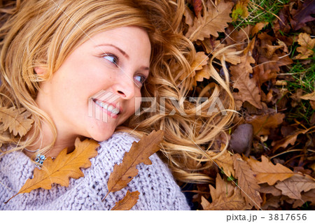 autumn woman 3817656