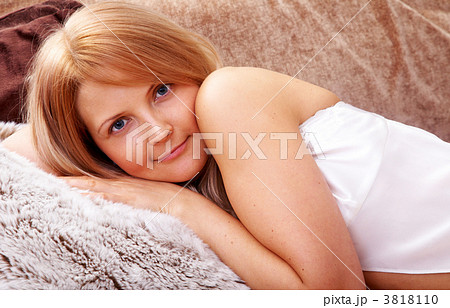 beautiful woman portrait 3818110