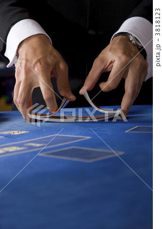 shuffling cards 3818123