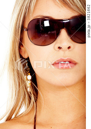 fashion woman with sunglasses 3821662