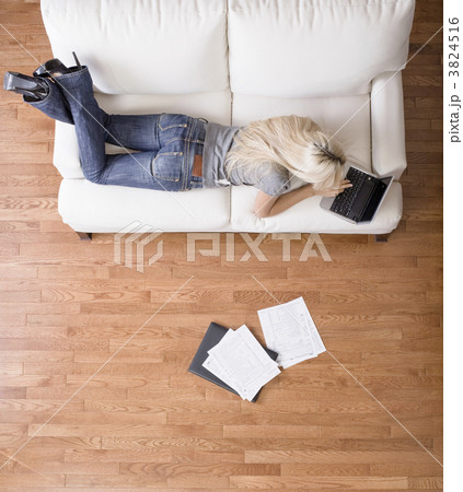 Woman Using Laptop 3824516