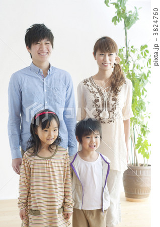 4人家族のポートレート 3824760