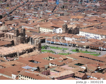 世界遺産「クスコ市街」の「アルマス広場」の俯瞰（ペルー） 3830226