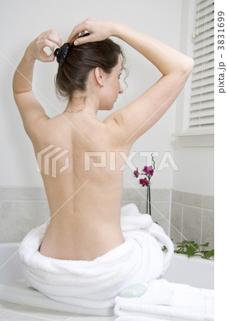 Preparing for a bath 4 Preparing for a bath 4 3831699