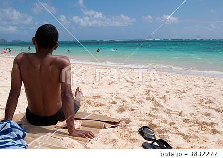 ラニカイビーチ 男の子 後ろ姿 ラニカイビーチ 男の子 後ろ姿 3832277