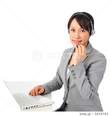 サポートセンターの女性オペレーター サポートセンターの女性オペレーター 3834783