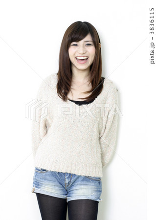 笑顔の女性 3836115